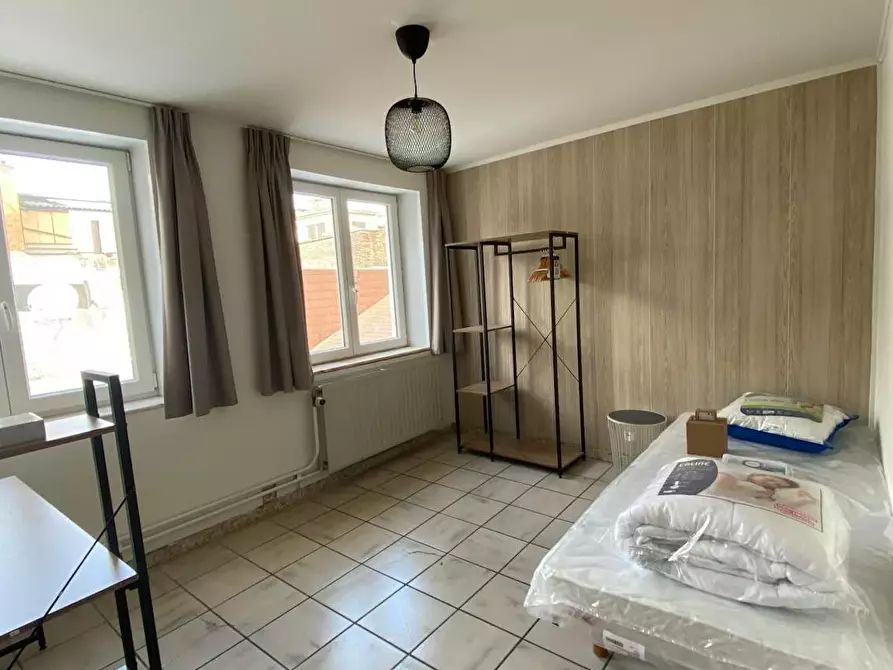 Immagine 1 di Camera condivisa in affitto  in Rue de la Régence a Charleroi