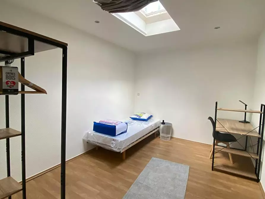 Immagine 1 di Camera condivisa in affitto  in Rue de la Régence a Charleroi