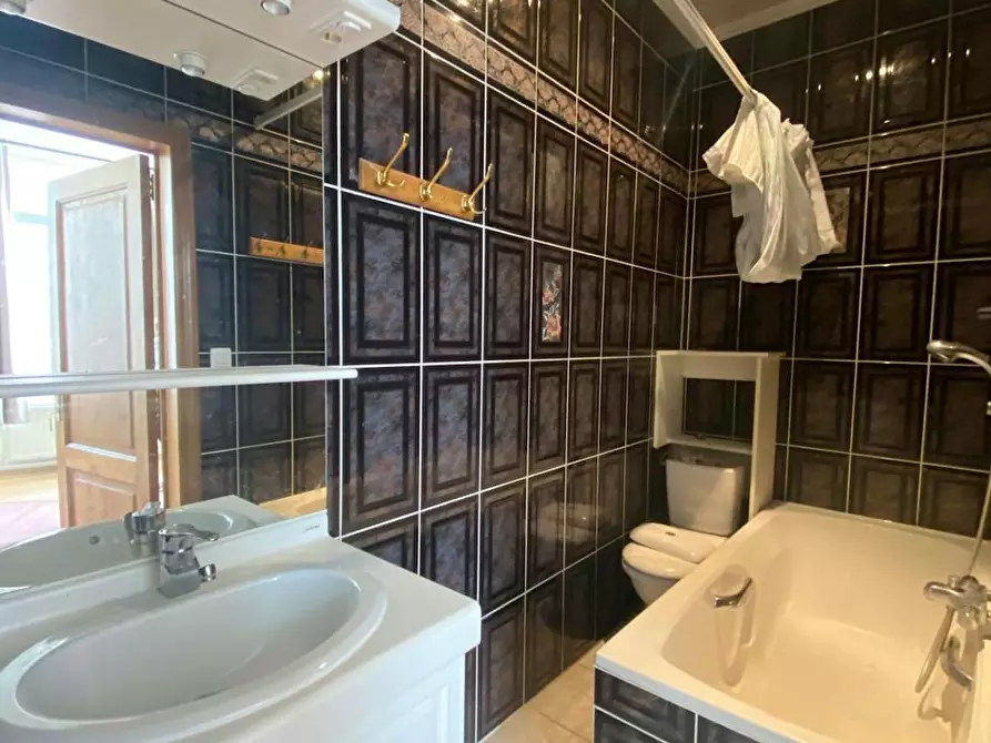 Immagine 10 di Camera condivisa in affitto  in Rue de la Régence a Charleroi