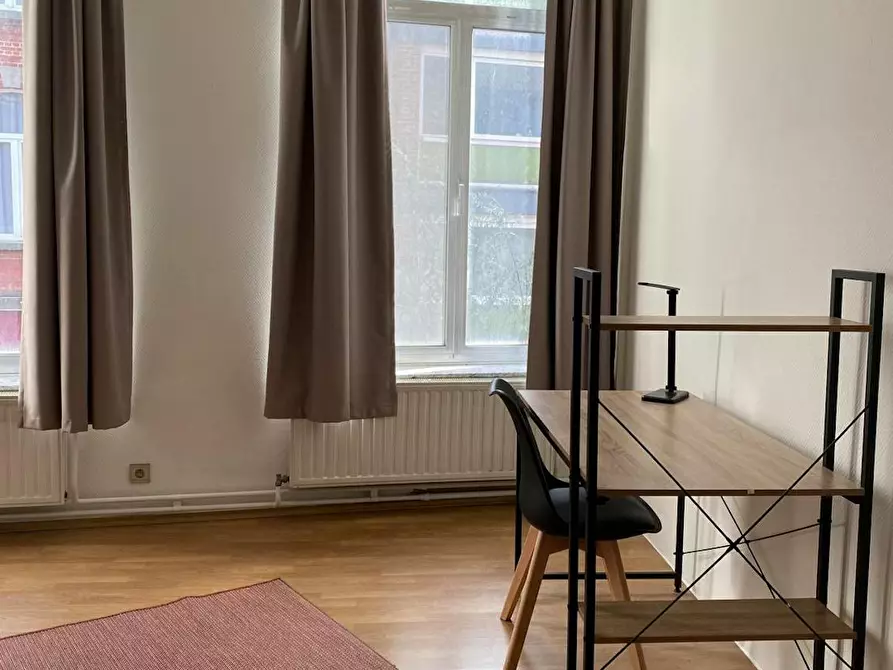 Immagine 3 di Camera condivisa in affitto  in Rue de la Régence a Charleroi