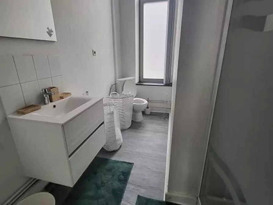 Immagine 5 di Camera condivisa in affitto  in Rue de Montigny a Charleroi