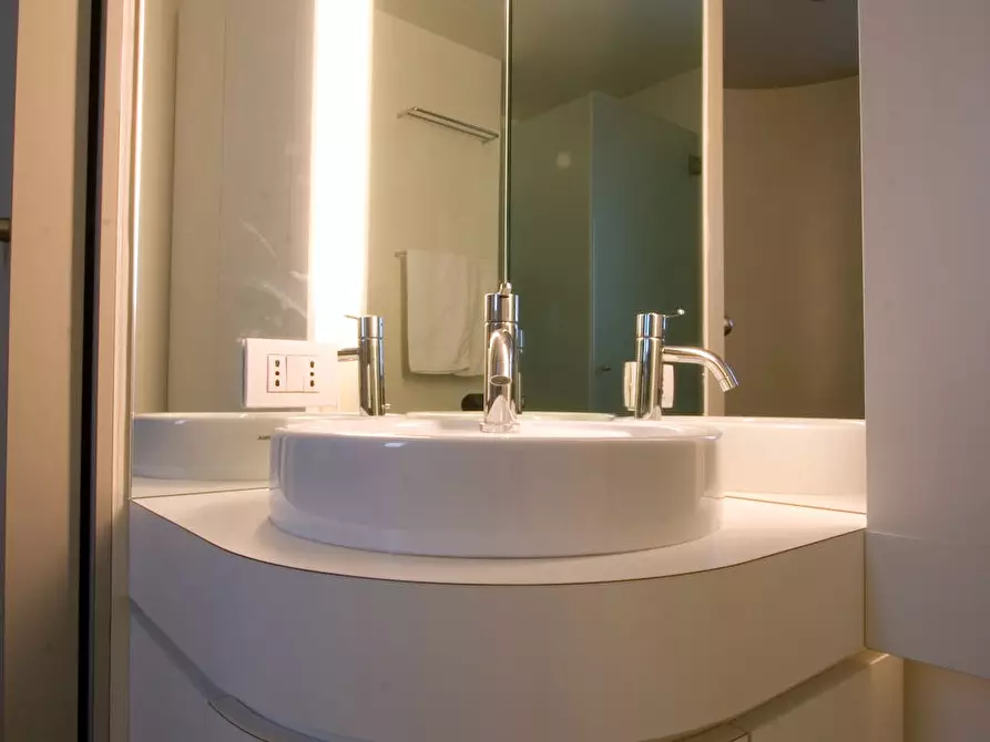 Immagine 5 di Appartamento in affitto  in Via Mascarella a Bologna