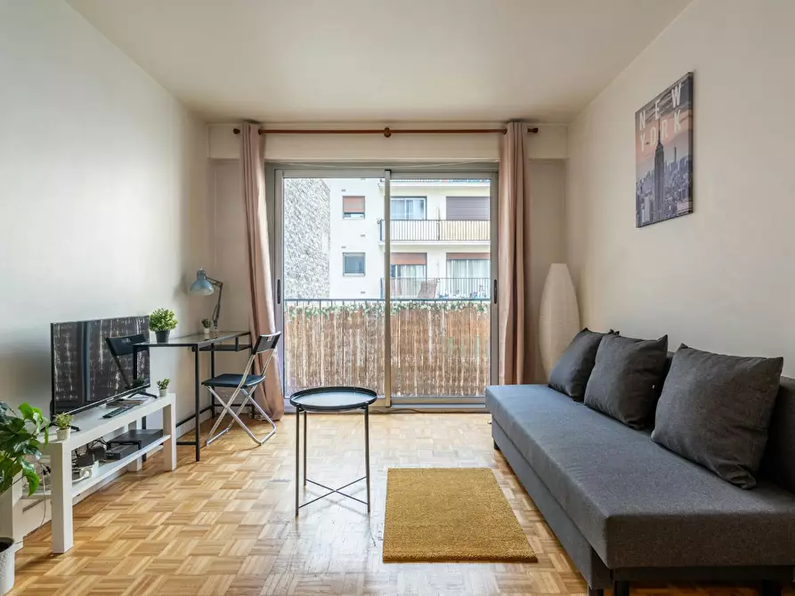 Immagine 1 di Appartamento in affitto  in Rue de Montreuil a Paris