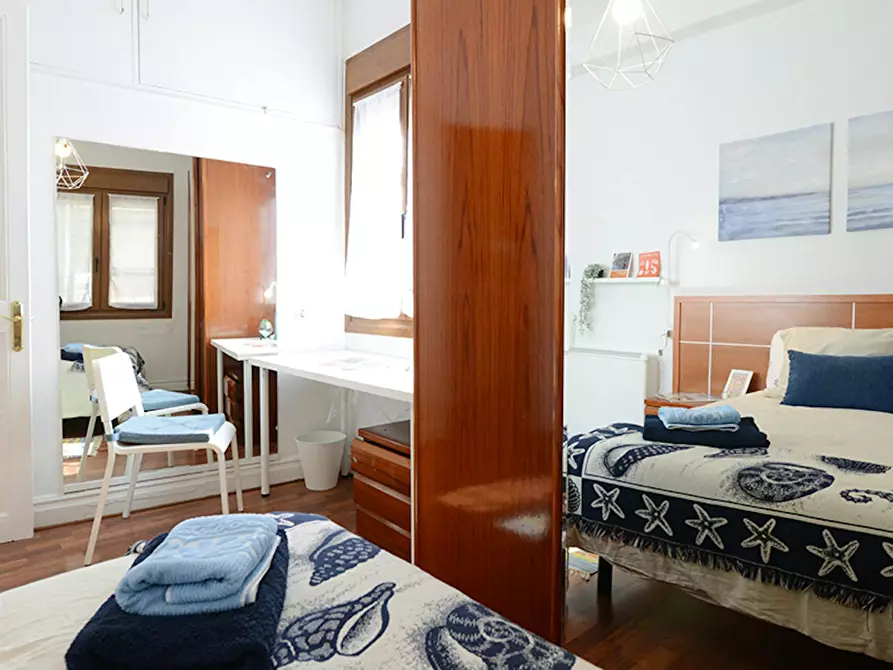 Immagine 7 di Camera in affitto  in Zabalbide kalea a Bilbao