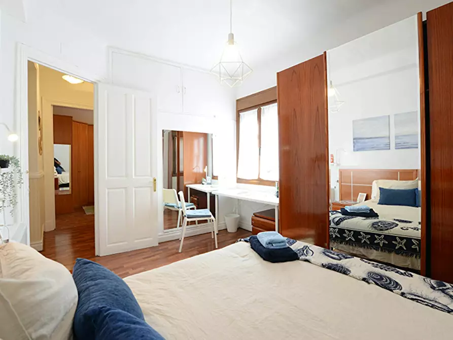 Immagine 5 di Camera in affitto  in Zabalbide kalea a Bilbao