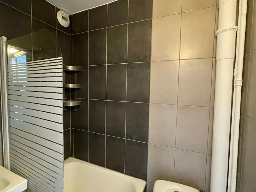 Immagine 9 di Appartamento in affitto  in Rue de Saussure a Paris 17