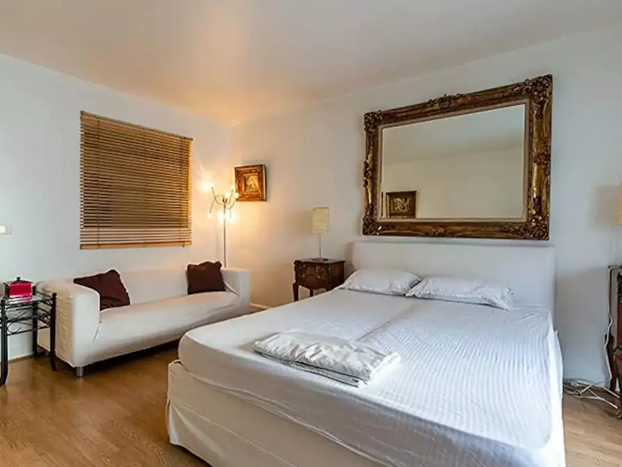 Immagine 6 di Appartamento in affitto  in Avenue Marceau a Paris 08