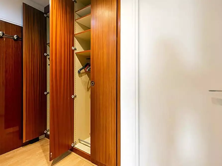 Immagine 8 di Appartamento in affitto  in Avenue Marceau a Paris 08