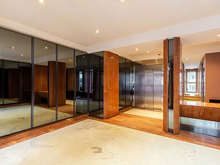 Immagine 9 di Appartamento in affitto  in Avenue Marceau a Paris 08