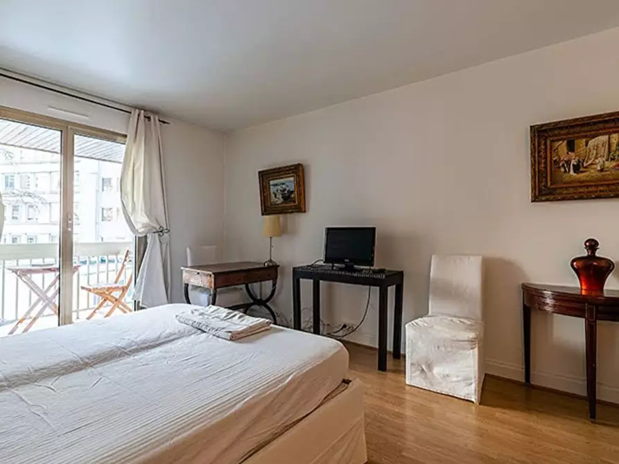 Immagine 5 di Appartamento in affitto  in Avenue Marceau a Paris 08