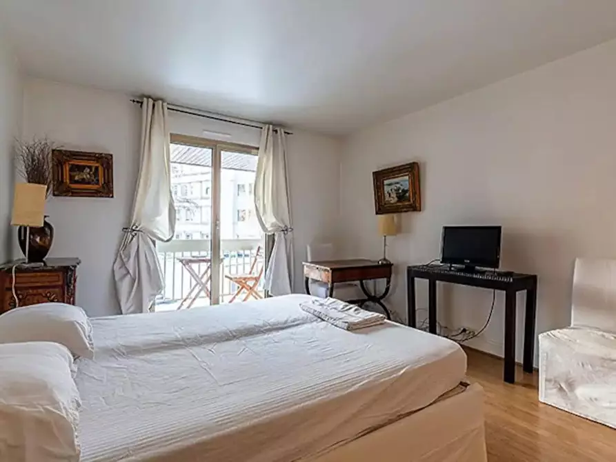 Immagine 3 di Appartamento in affitto  in Avenue Marceau a Paris 08