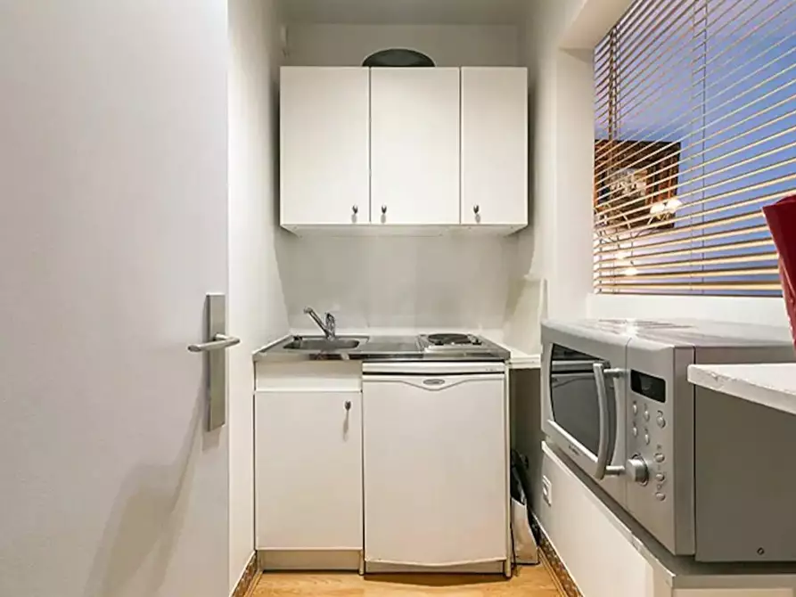 Immagine 10 di Appartamento in affitto  in Avenue Marceau a Paris 08