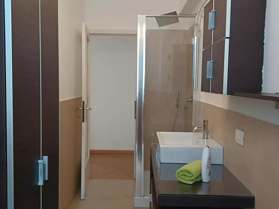 Immagine 9 di Camera in affitto  in Via Alfredo Oriani a Milano
