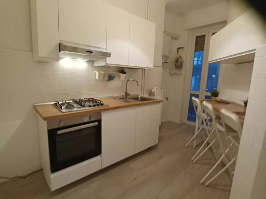 Immagine 5 di Camera in affitto  in Via Alfredo Oriani a Milano