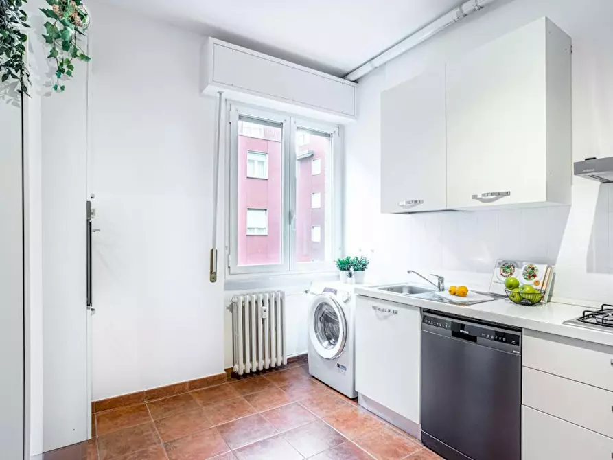 Immagine 5 di Camera in affitto  in Via Tavazzano a Milano