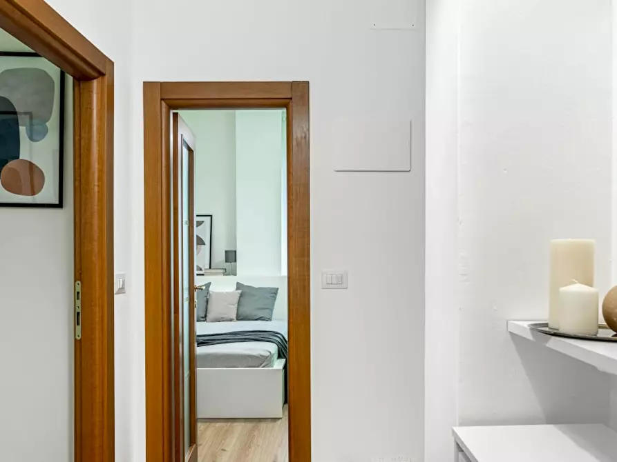 Immagine 10 di Camera in affitto  in Via Tavazzano a Milano