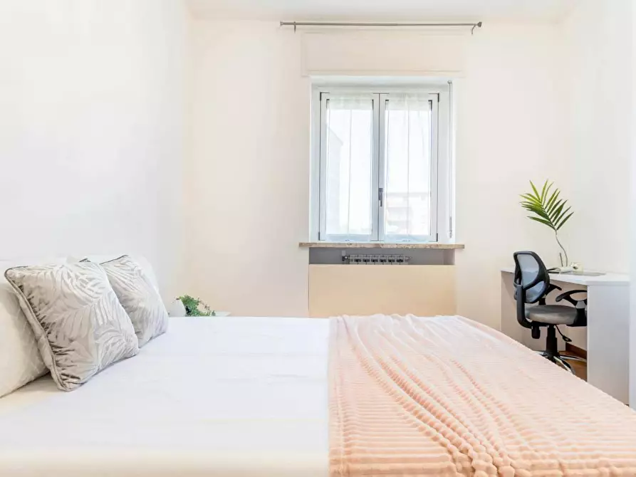 Immagine 2 di Camera in affitto  in Via Intra a Milano