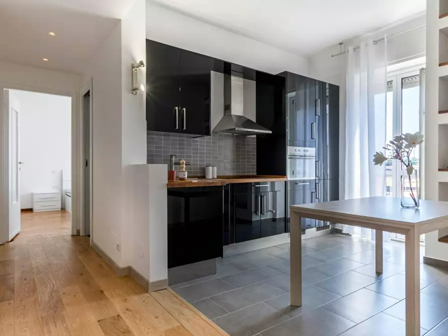 Immagine 8 di Camera in affitto  in Via Intra a Milano