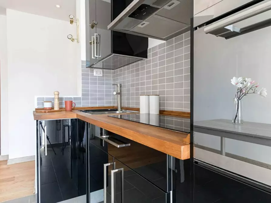 Immagine 10 di Camera in affitto  in Via Intra a Milano