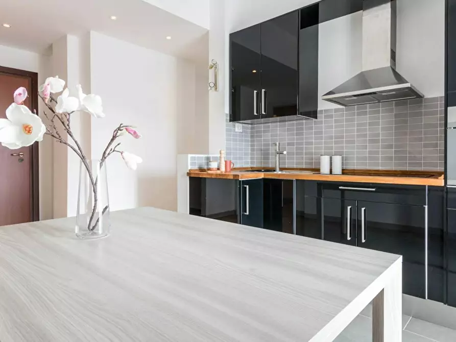 Immagine 9 di Camera in affitto  in Via Intra a Milano