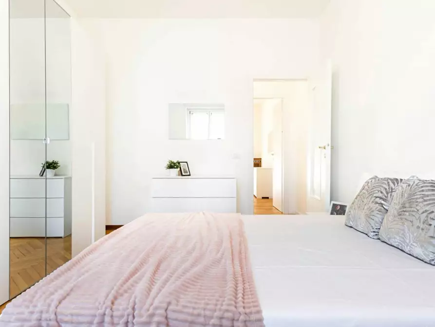 Immagine 1 di Camera in affitto  in Via Intra a Milano