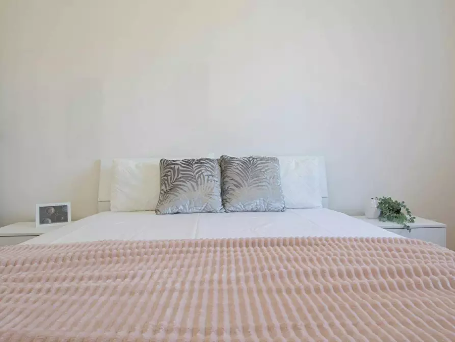 Immagine 4 di Camera in affitto  in Via Intra a Milano