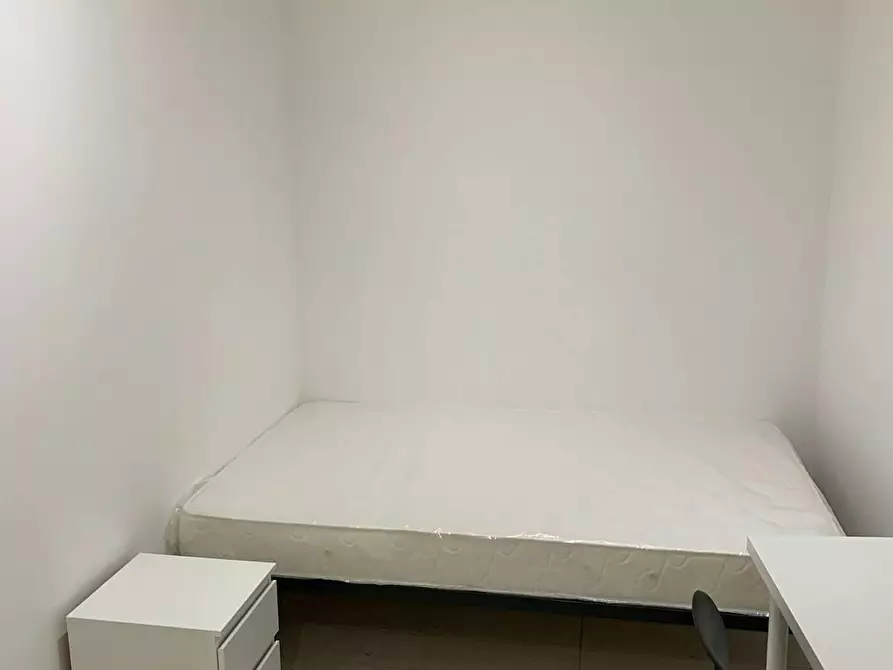 Immagine 7 di Camera in affitto  in Via Calpurnio Pisone a Roma