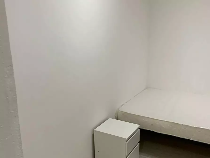Immagine 4 di Camera in affitto  in Via Calpurnio Pisone a Roma