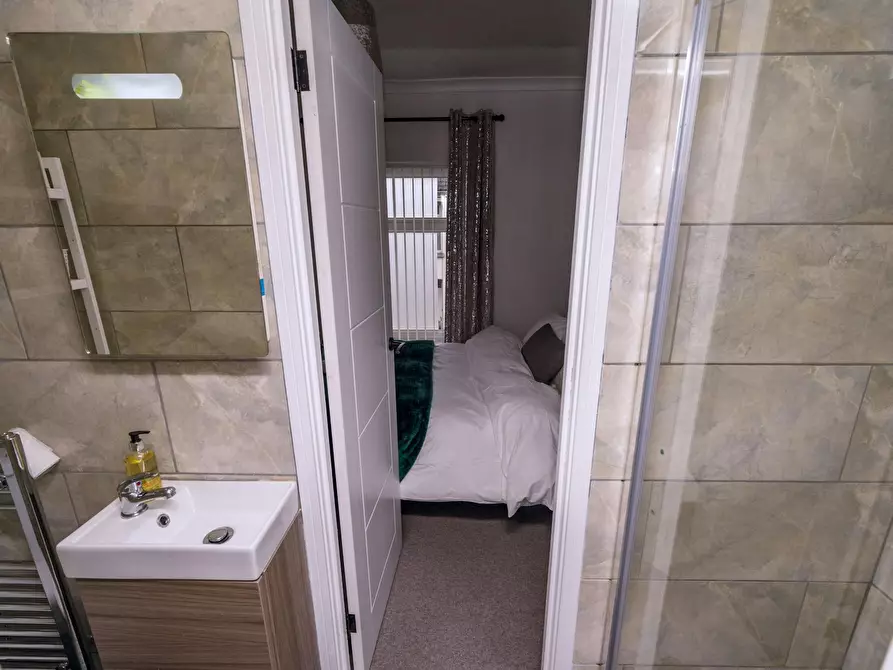 Immagine 10 di Casa indipendente in affitto  in Margam Street a Bryn