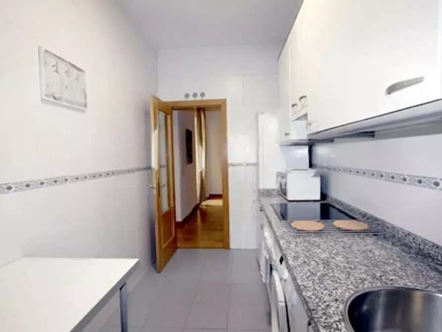 Immagine 10 di Appartamento in affitto  in Calle del Prado a Madrid