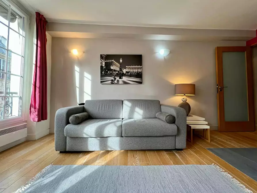 Immagine 1 di Appartamento in affitto  in Rue Saint-Honoré a Paris