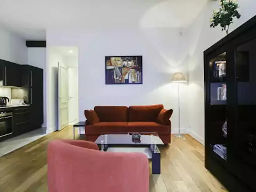 Immagine 2 di Appartamento in affitto  in Rue du Dragon a Paris 06