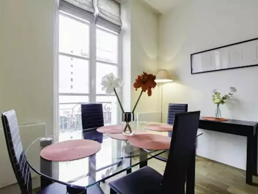 Immagine 8 di Appartamento in affitto  in Rue du Dragon a Paris 06