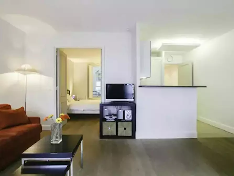 Immagine 7 di Appartamento in affitto  in Rue du Dragon a Paris 06