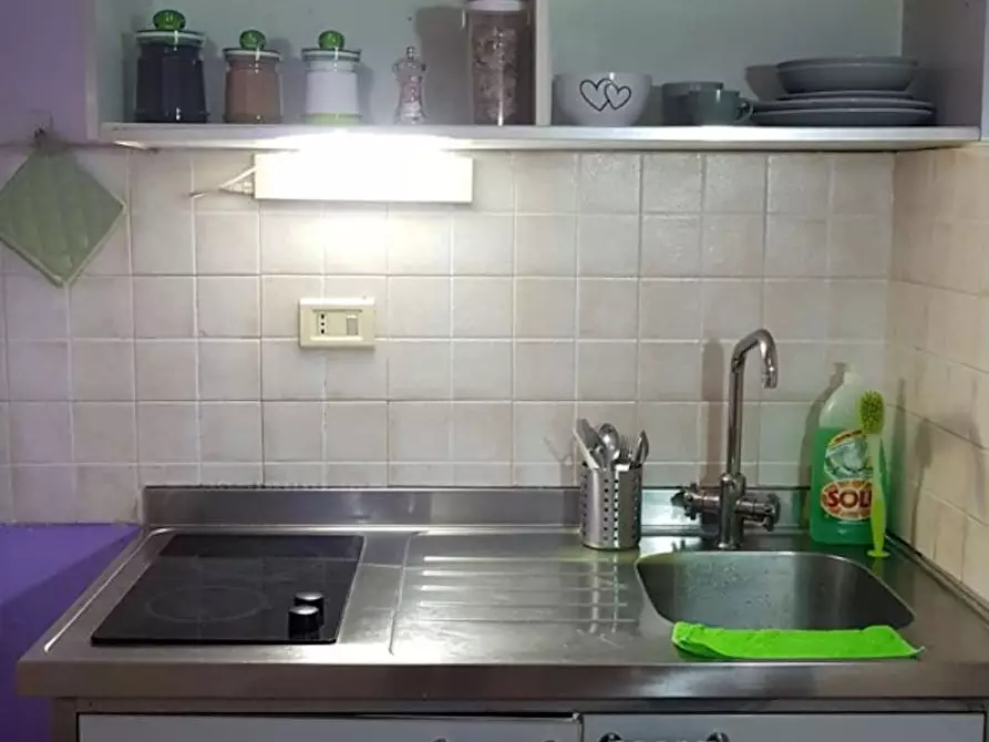 Immagine 4 di Camera in affitto  in Via Donnalbina a Napoli