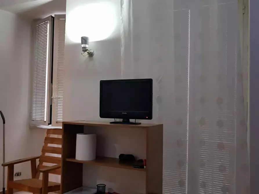 Immagine 3 di Camera in affitto  in Via Donnalbina a Napoli