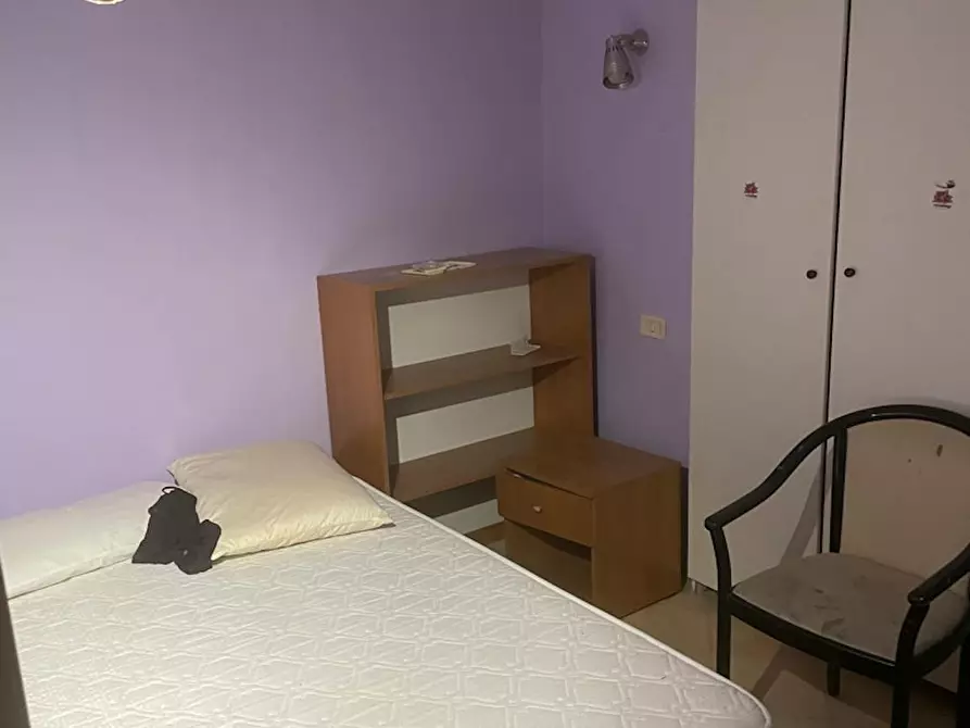 Immagine 1 di Camera in affitto  in Via Donnalbina a Napoli