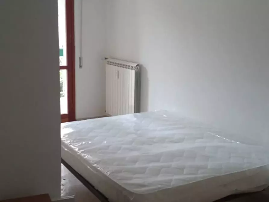 Immagine 5 di Camera in affitto  in Viale dell'Umanesimo a Roma