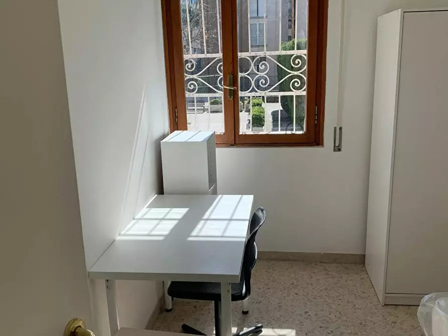 Immagine 2 di Camera in affitto  in Viale dell'Umanesimo a Roma