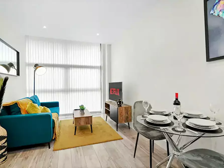 Immagine 9 di Appartamento in affitto  in Farnham Road a Colnbrook with Poyle
