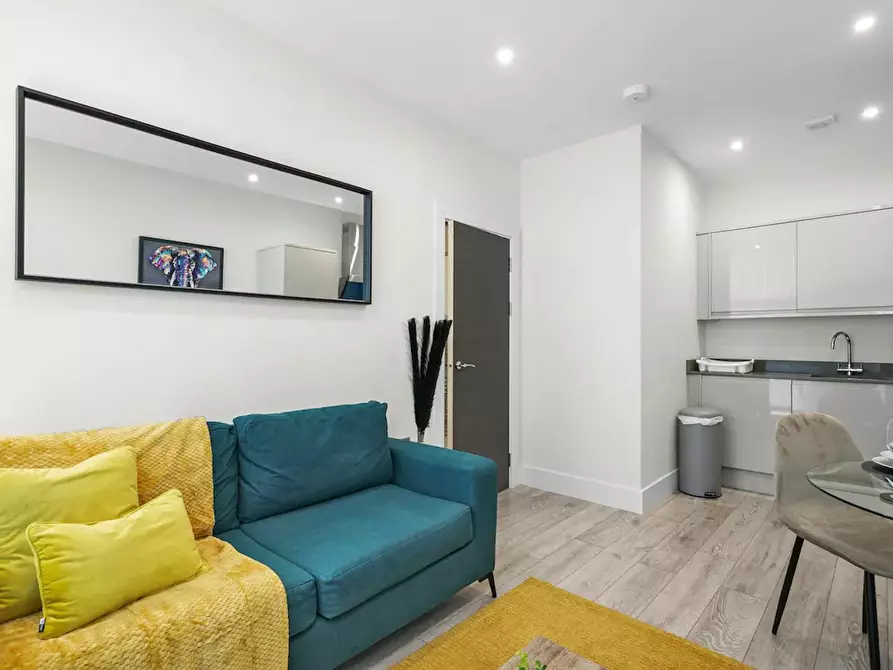 Immagine 9 di Appartamento in affitto  in Farnham Road a Colnbrook with Poyle
