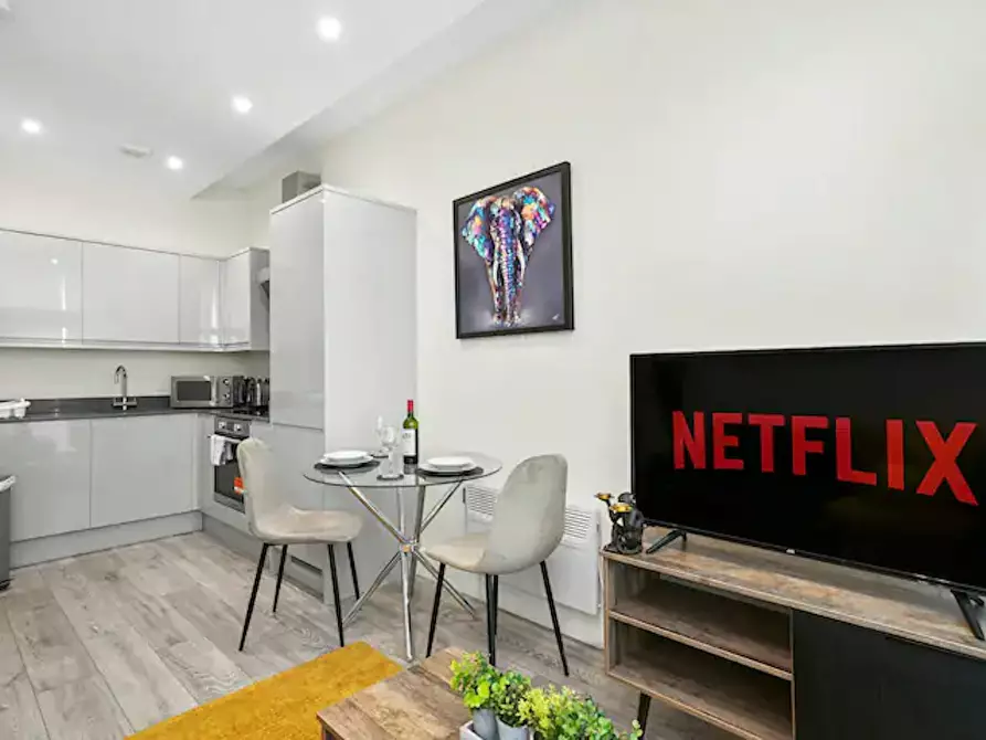 Immagine 5 di Appartamento in affitto  in Farnham Road a Colnbrook with Poyle