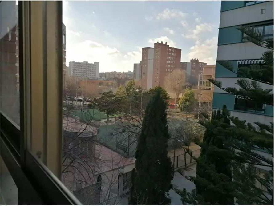 Immagine 10 di Appartamento in affitto  in Carrer de Luis Arcas a Valencia