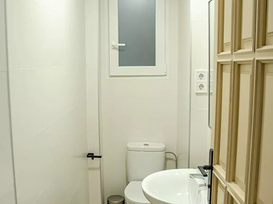 Immagine 10 di Camera condivisa in affitto  in Carrer de Guillem de Castro a Valencia