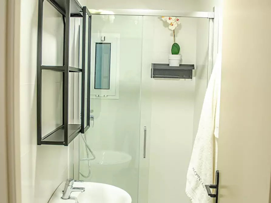 Immagine 9 di Camera condivisa in affitto  in Carrer de Guillem de Castro a Valencia