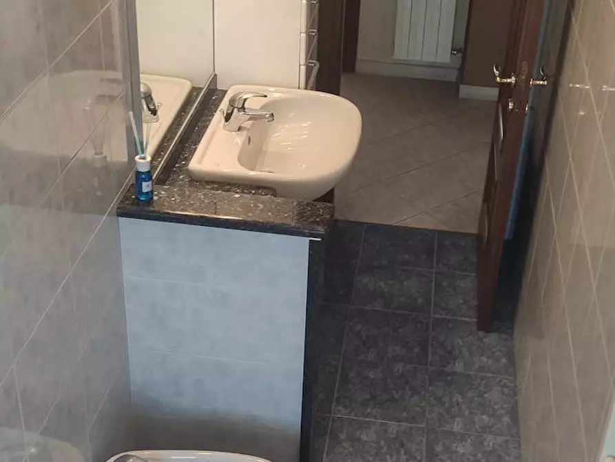 Immagine 10 di Camera in affitto  in Via Mombasiglio a Torino