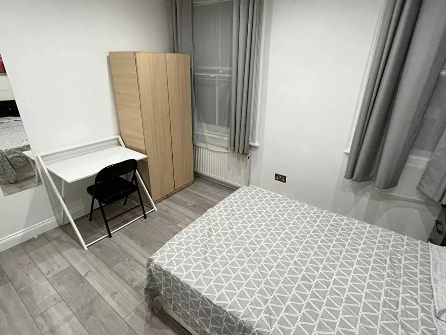 Immagine 2 di Camera in affitto  in Cavendish Road a Camden Town