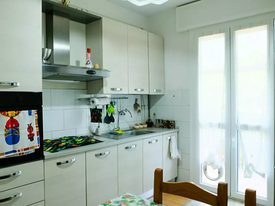 Immagine 10 di Camera in affitto  in Via Enrico De Nicola a Milano