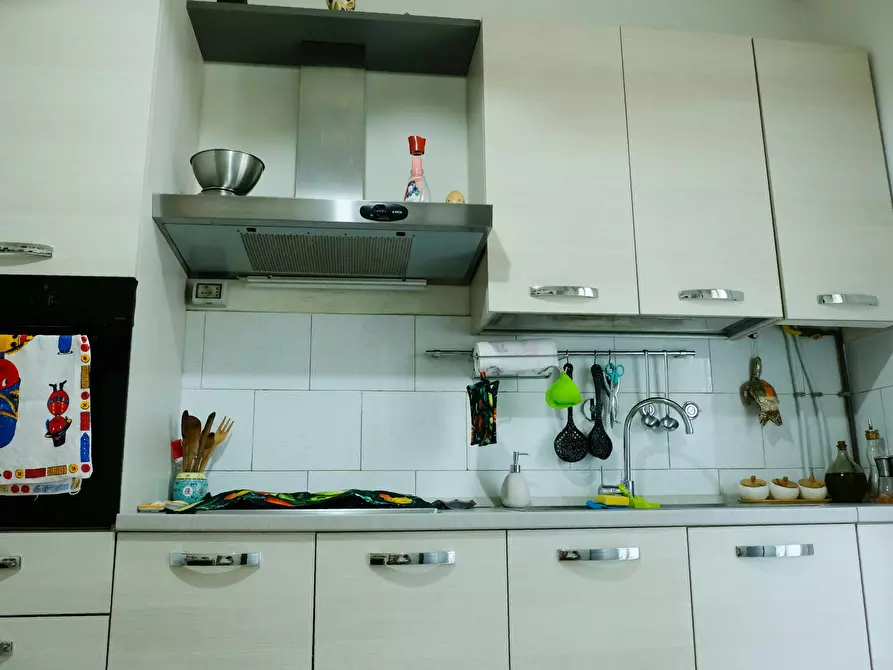 Immagine 9 di Camera in affitto  in Via Enrico De Nicola a Milano