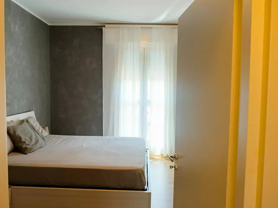 Immagine 3 di Camera in affitto  in Via Enrico De Nicola a Milano